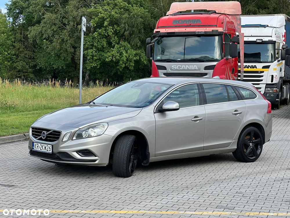 Volvo V60 D3 R-Design - 8
