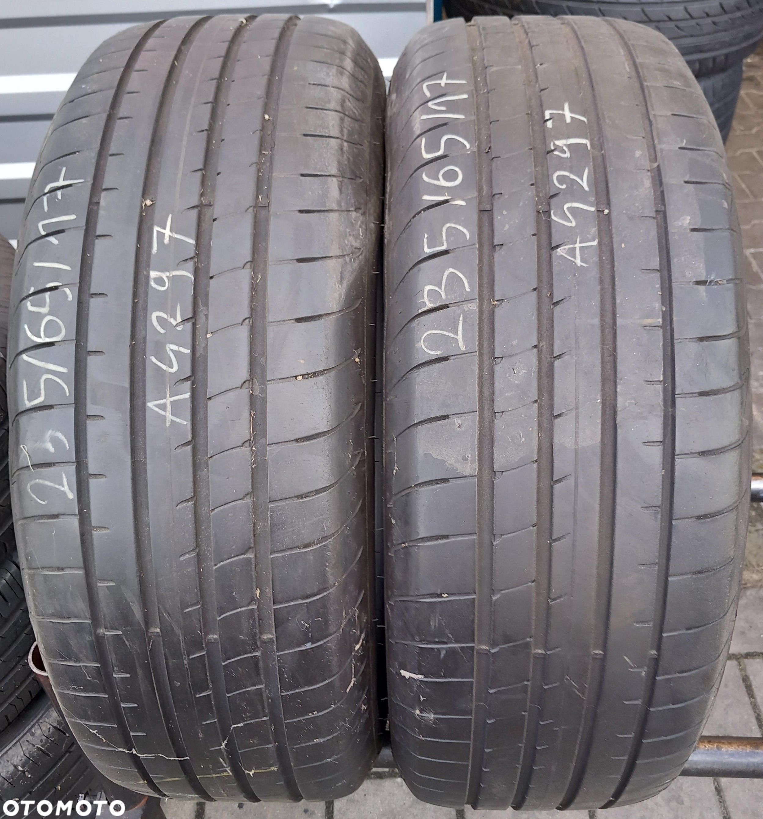 235/65/17 Goodyear Eagle F1 Asymmetric 3 104W - 1