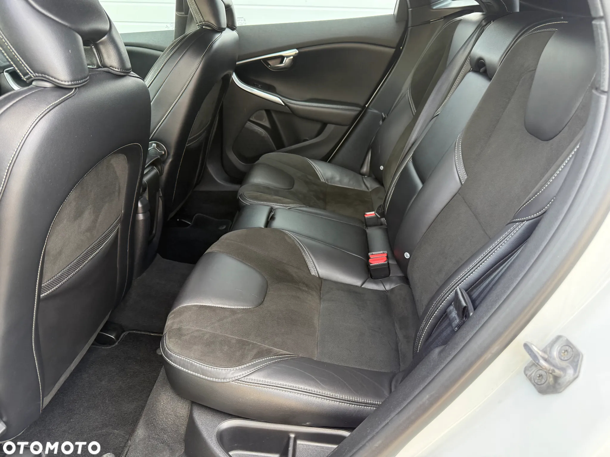 Volvo V40 D2 Drive-E R-Design Kinetic - 27