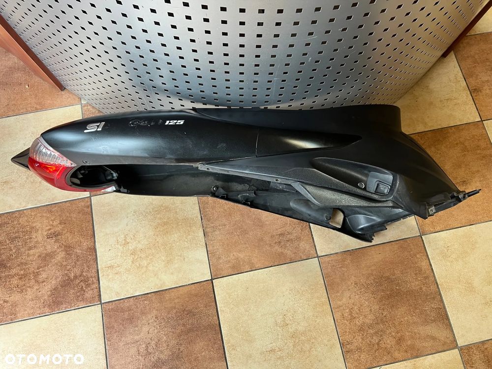 LAMPA TYŁ TYLNA KIERUNKOWSKAZ CZASZA OBUDOWA BOCZNA BOCZEK SUZUKI SIXTEEN 2007 - 2014 125 150 - 2