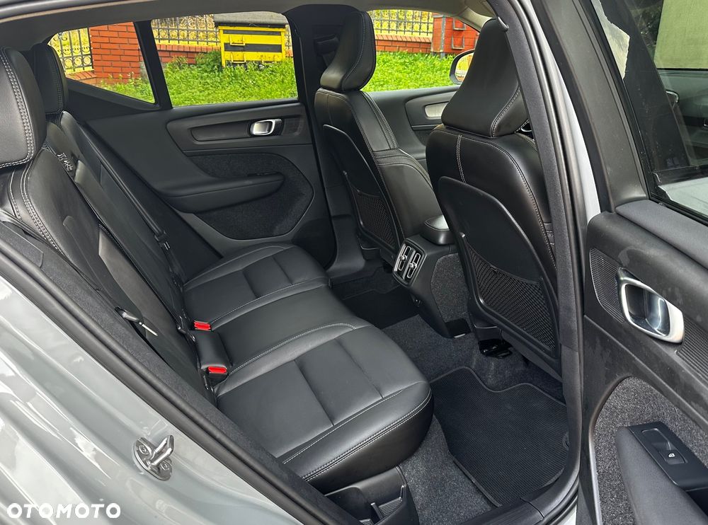 Volvo XC 40 T2 Plus Dark - 19