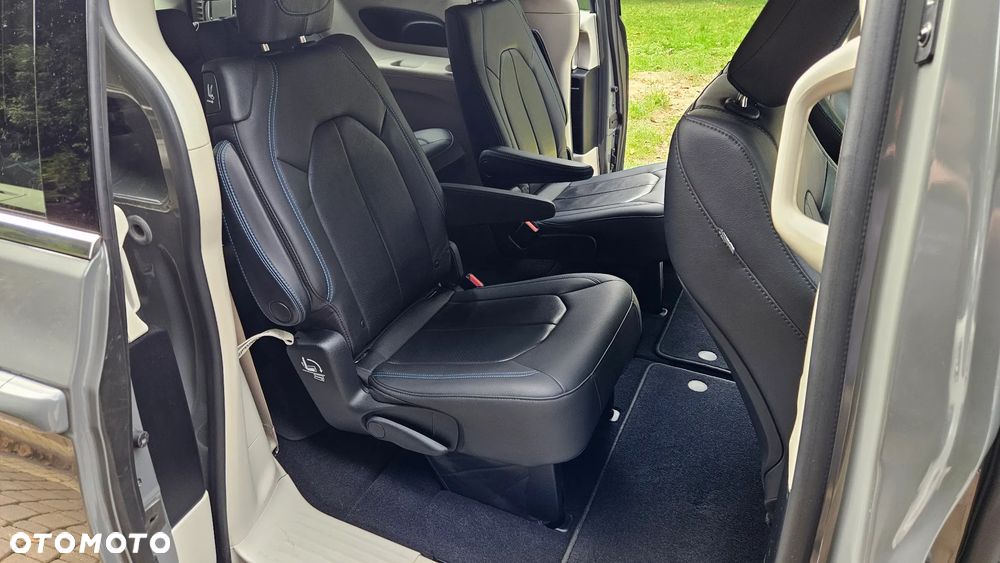 Chrysler Pacifica - 27