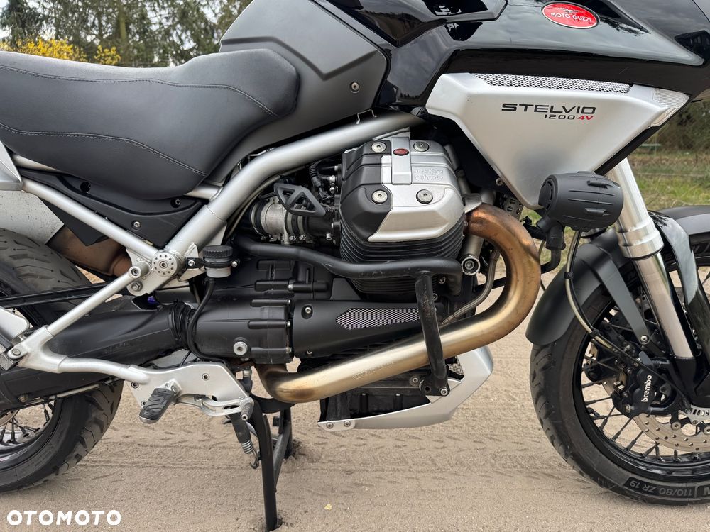 Moto Guzzi Stelvio - 2