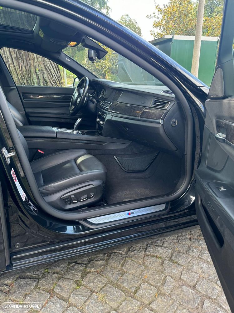 BMW 750 d xDrive Pack M - 18