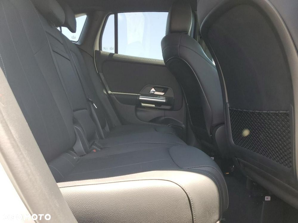 Mercedes-Benz GLA - 11