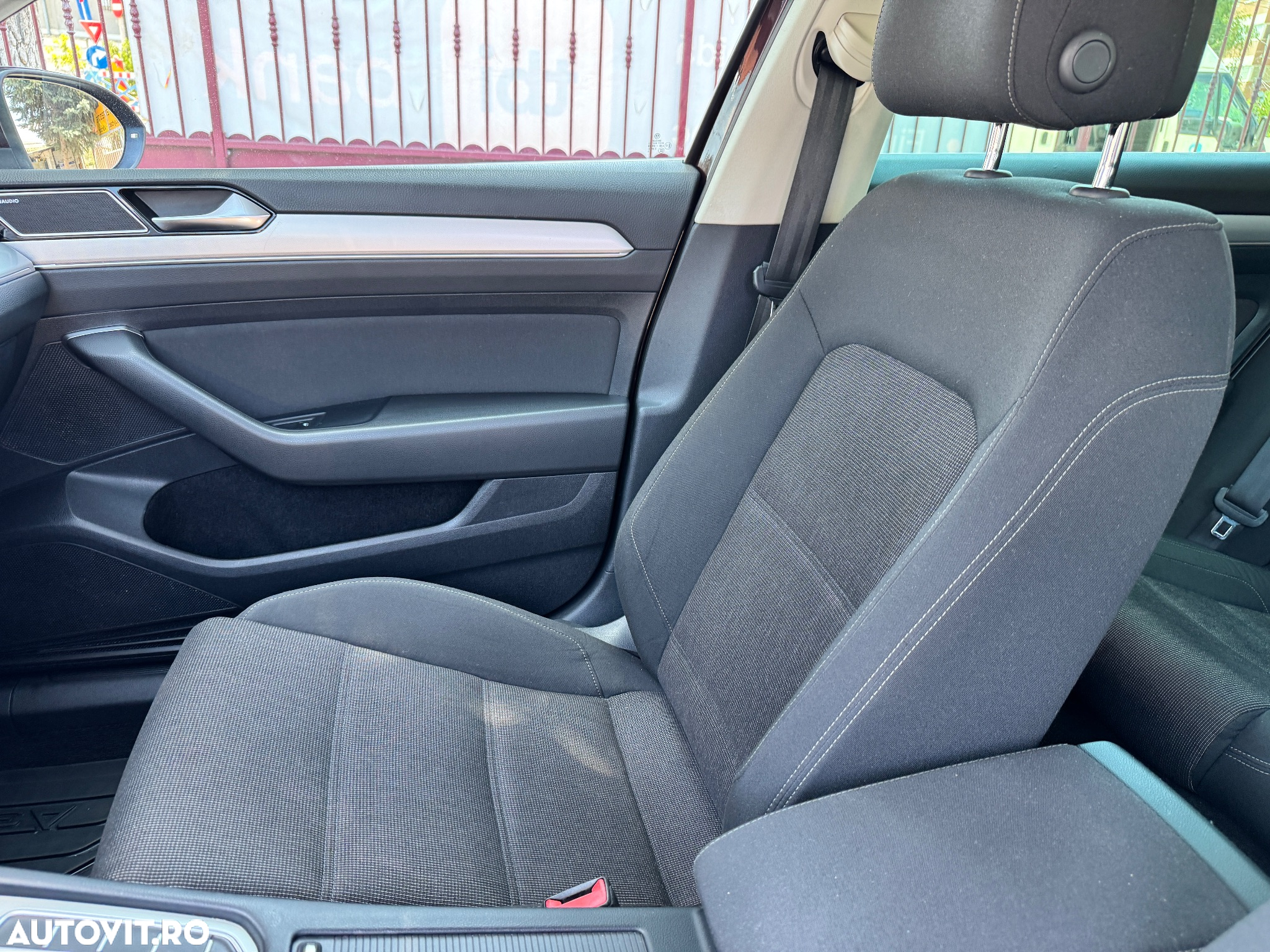 Volkswagen Passat Variant 2.0 TDI SCR DSG Trendline - 12
