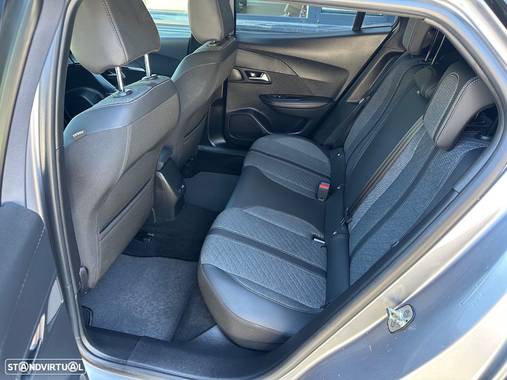 Peugeot 2008 1.2 PureTech Allure - 19
