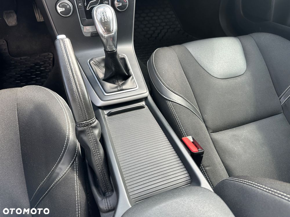 Volvo V40 D2 - 11