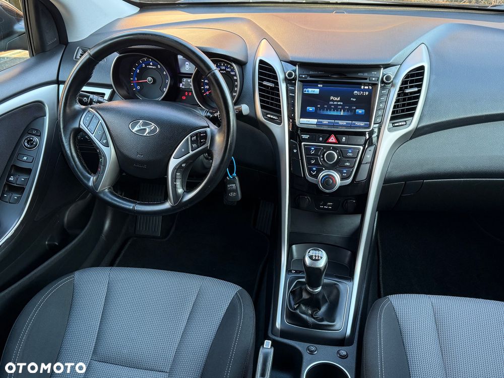 Hyundai i30 blue Kombi 1.6 GDi YES Silver - 17