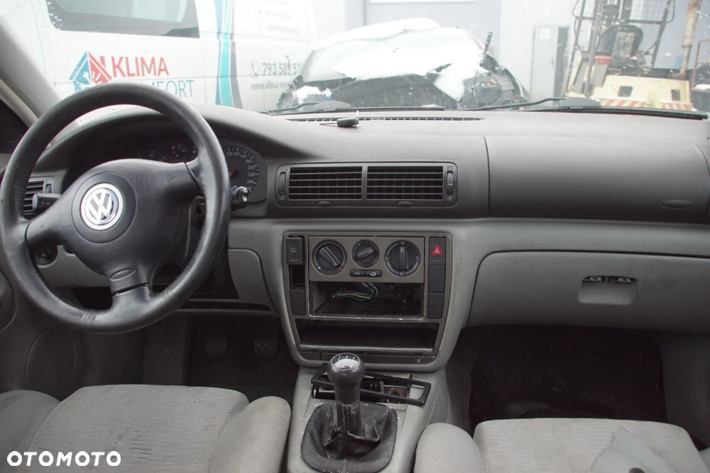 Auto na części - VW Passat B5 1.8 20V 125 KM ADR DHZ LB6N 1998R Skrzynia Drzwi Maska Klapa Zderzak Błotnik Lampa Klamka Lusterko Szyba Deska Kokpit Sterownik Moduł Czujnik Licznik Panel Kierownica - 16