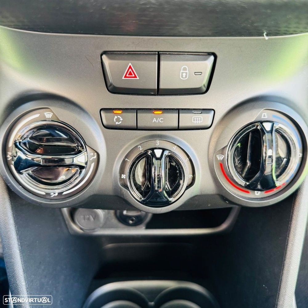 Peugeot 2008 1.2 PureTech Style — fotografia 18