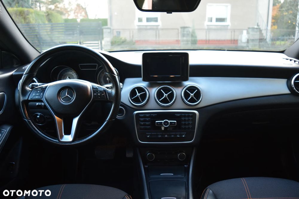 Mercedes-Benz CLA 180 7G-DCT StreetStyle - 26