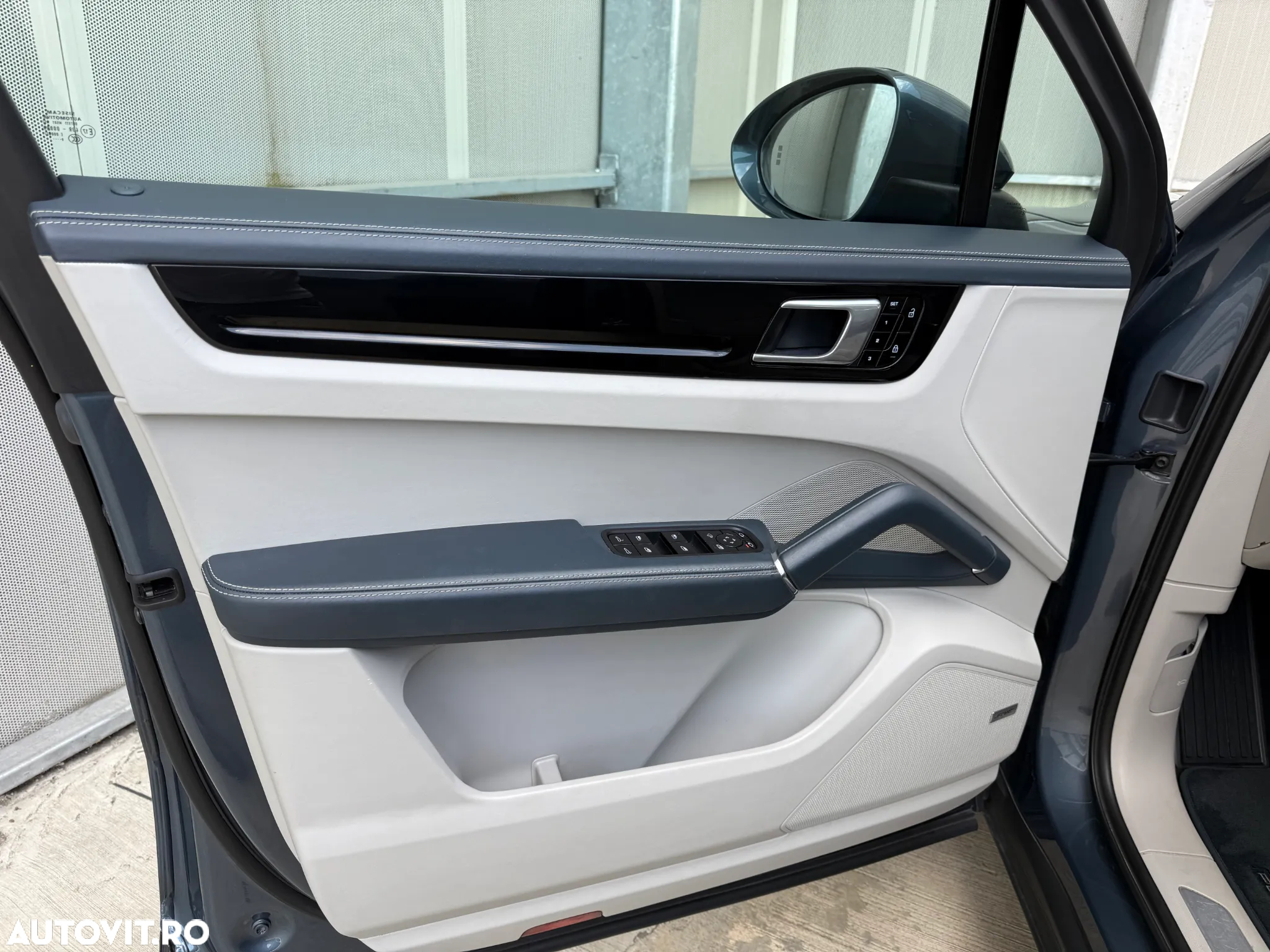 Porsche Cayenne Standard - 17