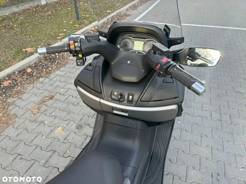 Suzuki Burgman - 4