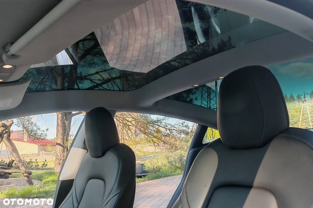 Tesla Model 3 - 24