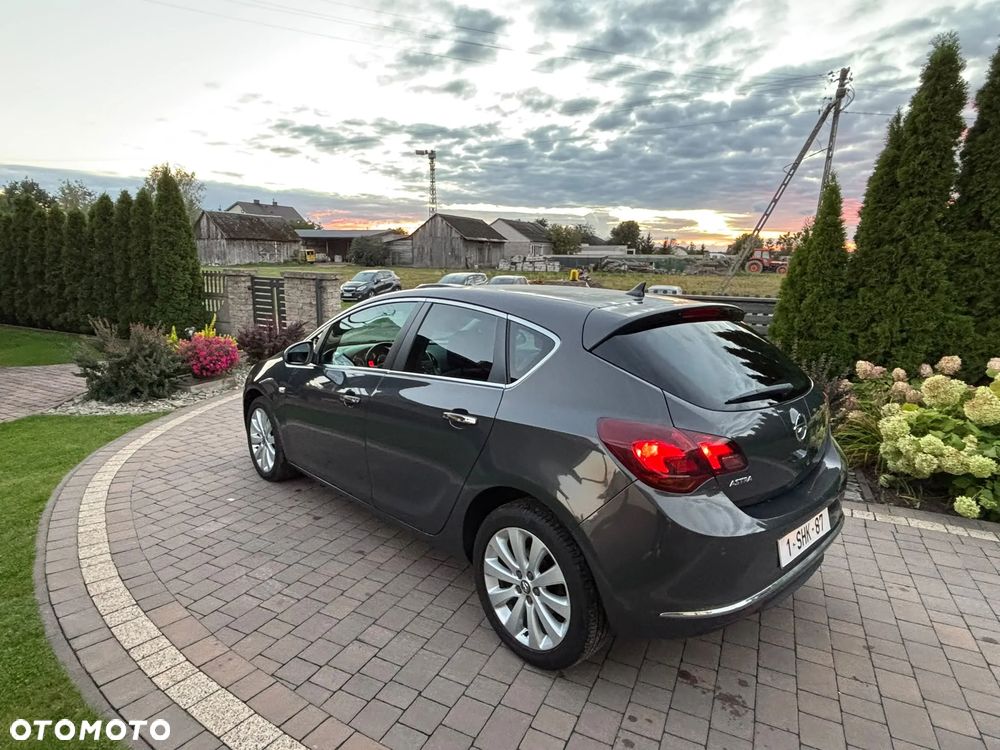 Opel Astra 2013 photo 4