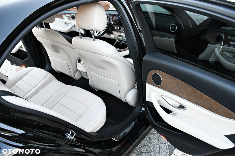Mercedes-Benz Klasa E 220 d 4-Matic Business Edition 9G-TRONIC - 23