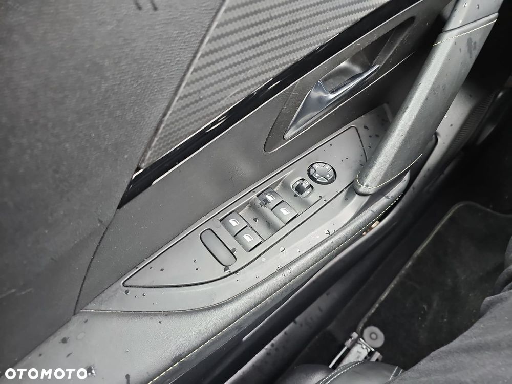 Peugeot 208 - 32