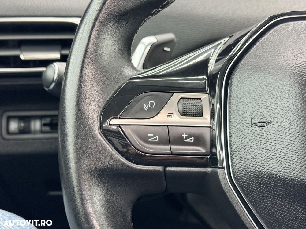 Peugeot 3008 1.2 PureTech Turbo S&S EAT6 Allure - 27