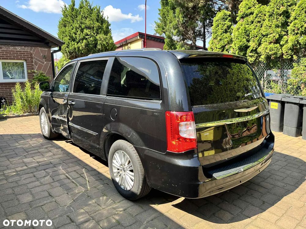 Chrysler Town & Country 3.6 Limited - 7
