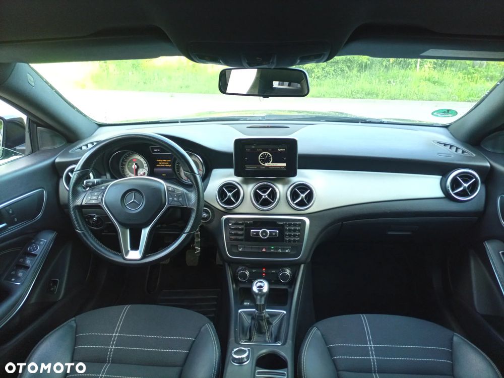 Mercedes-Benz CLA 180 AMG Line - 13