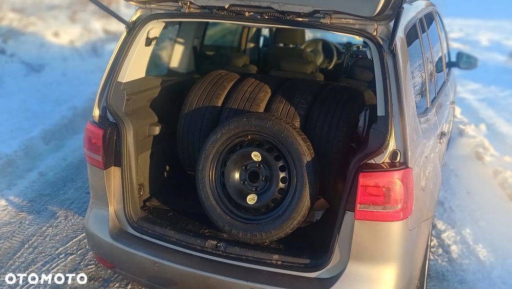 Volkswagen Touran - 2