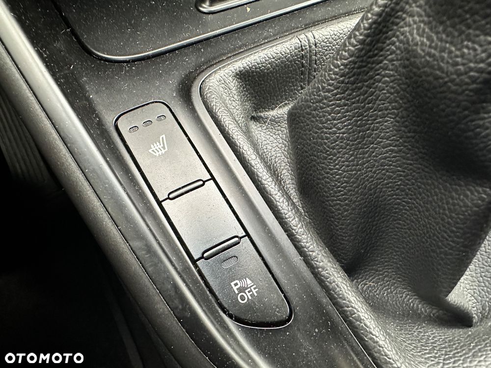 Kia Carens 1.6 GDI Dream Team Edition - 17