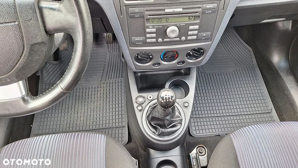 Ford Fusion - 13