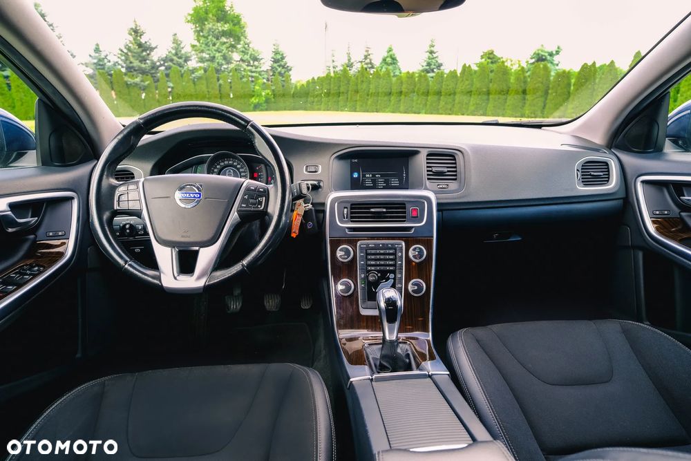 Volvo V60 D4 Drive-E Momentum - 16