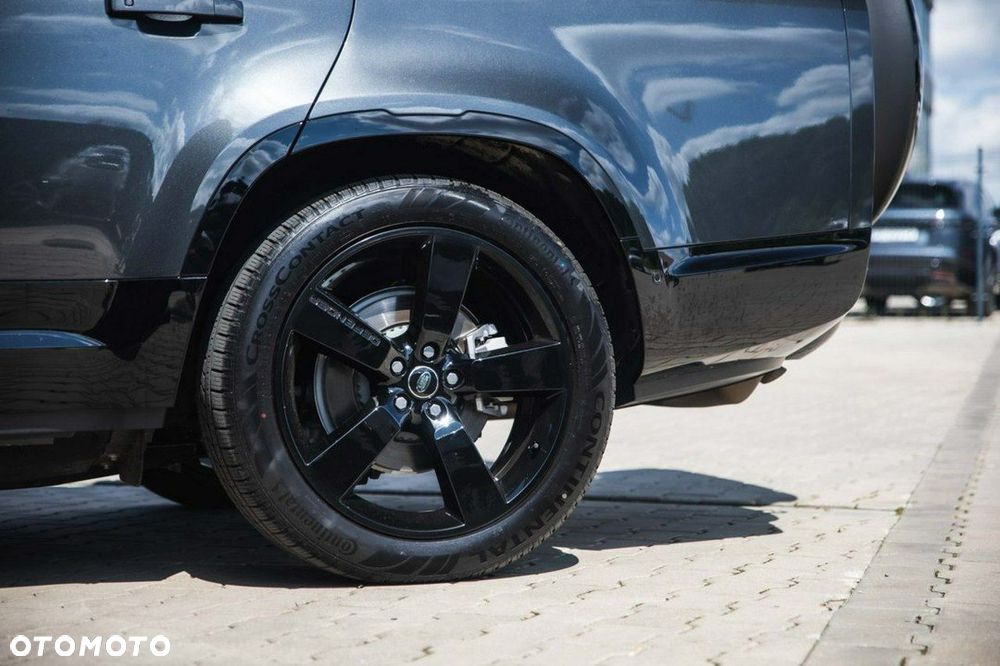 Land Rover Defender - 24