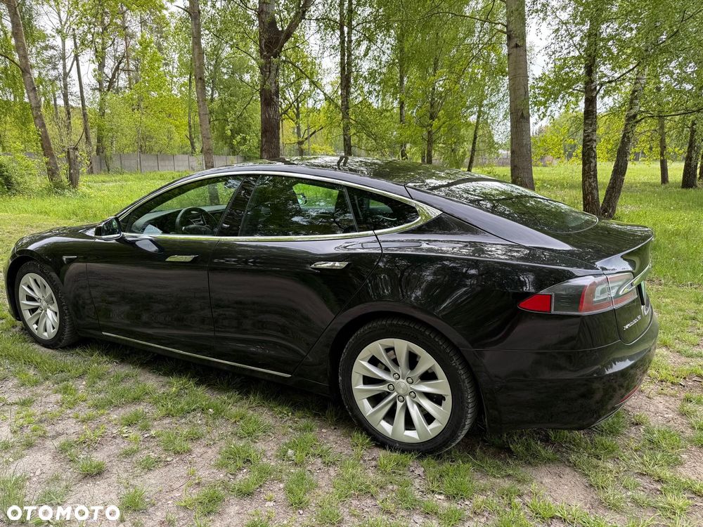 Tesla Model S - 4