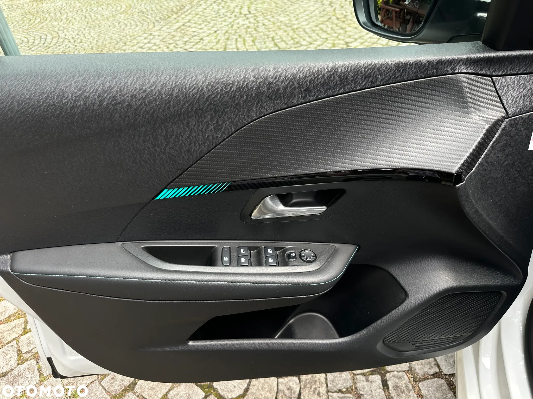 Peugeot 208 e-208 Allure - 17