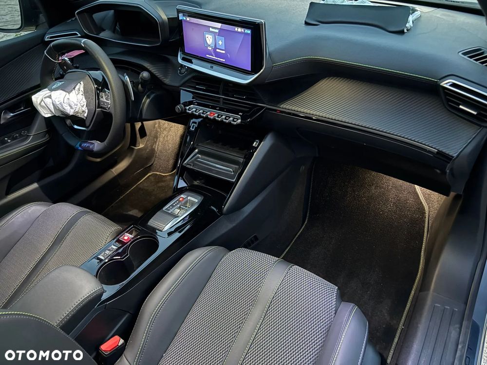 Peugeot 2008 Hybrid 136 e-DSC GT - 15