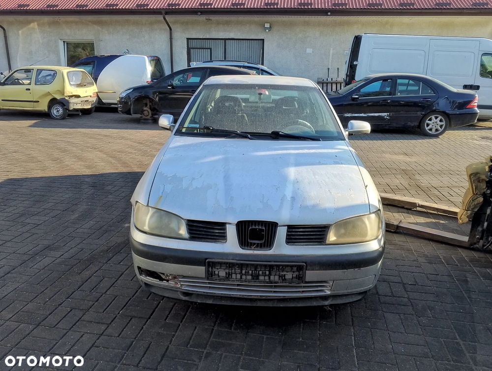 Seat Cordoba I FL (99-02r.) 1.9 TDI 89KM. Silnik AGR Skrzynia EKU lakier L1/LS7N.Cały na części. GWARANCJA !!!  Przód Tył Zestaw Komplet Drzwi Klapa Zderzak Błotnik Maska Grill Atrapa Szyba Pas Lampa Lusterko Boczki Fotel Kanapa Kokpit Deska Rozdzielcza Przełącznik Włącznik Sterownik Przewody Wiązka Instalacja Moduł Komputer Czujnik Listwa Pompa Alternator Wtryski Głowica Rozrusznik Kompresor Sprzęgło Dwumas Silnik Skrzynia ABS Klimatyzacji Paliwa Wspomagania Kolektor Turbina Przepustnica Zawór Chłodnica Koło Hak Belka Sanki Zawieszenie Mcpherson Półoś Amortyzator Wydech Tłumik Zacisk Most - 2