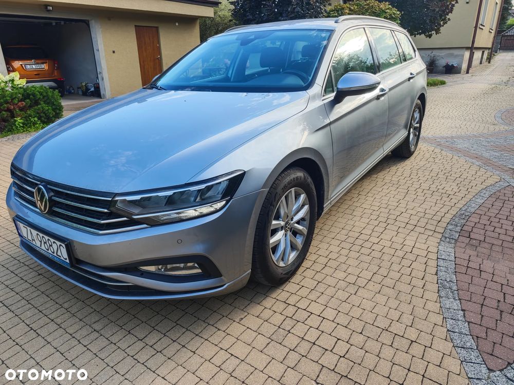 Volkswagen Passat - 1