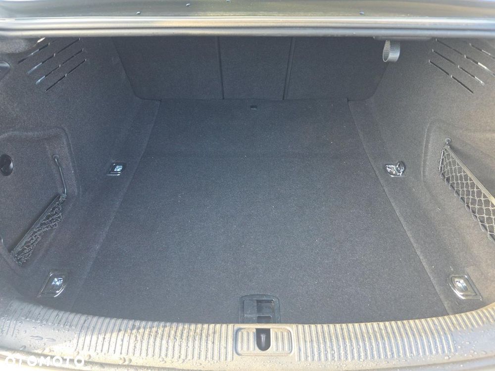 Audi A4 Limousine - 14