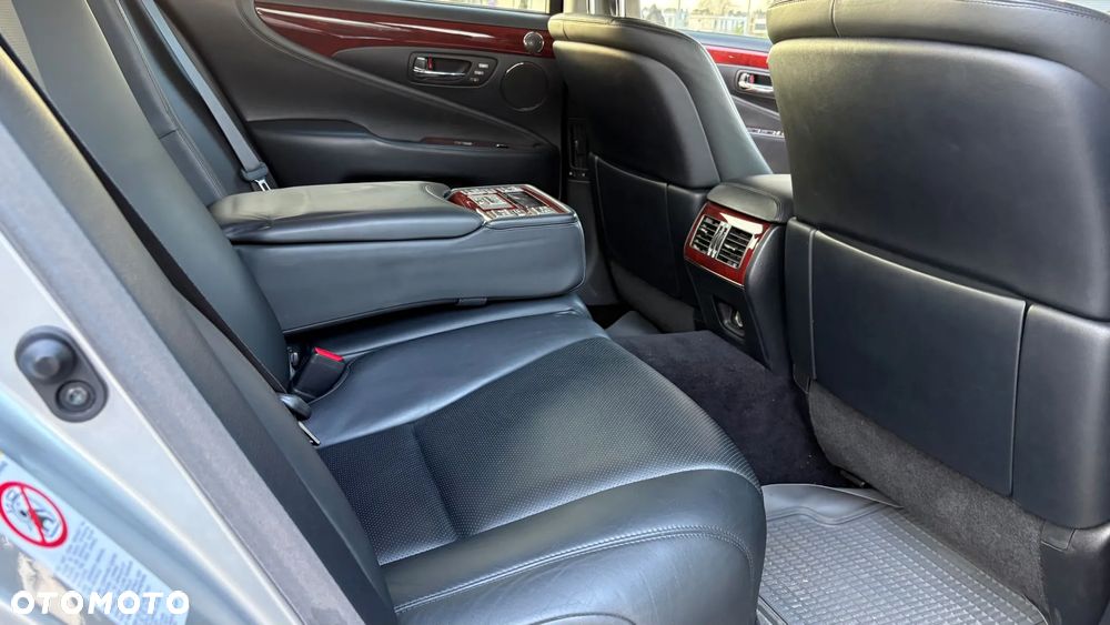 Lexus LS 460 Prestige - 31