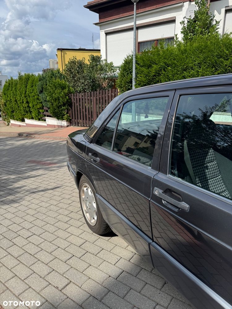 Mercedes-Benz W201 (190) - 6