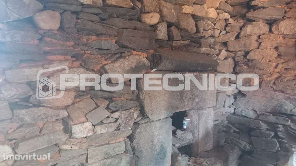 Moradia de pedra p/ reabilitação - Oliveira de Frades - Grande imagem: 4/6