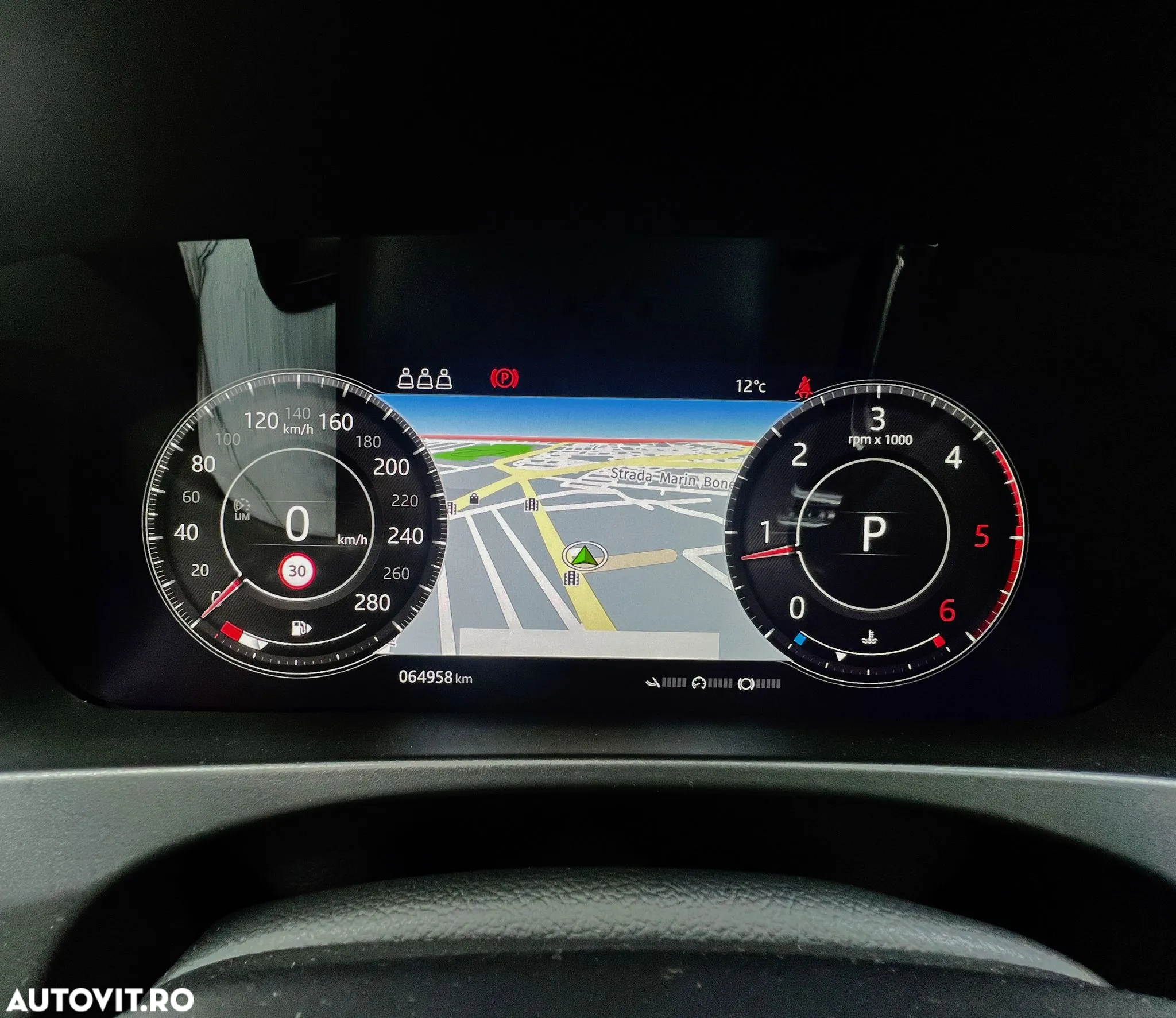 Jaguar F-Pace 20d AWD R-Sport - 18
