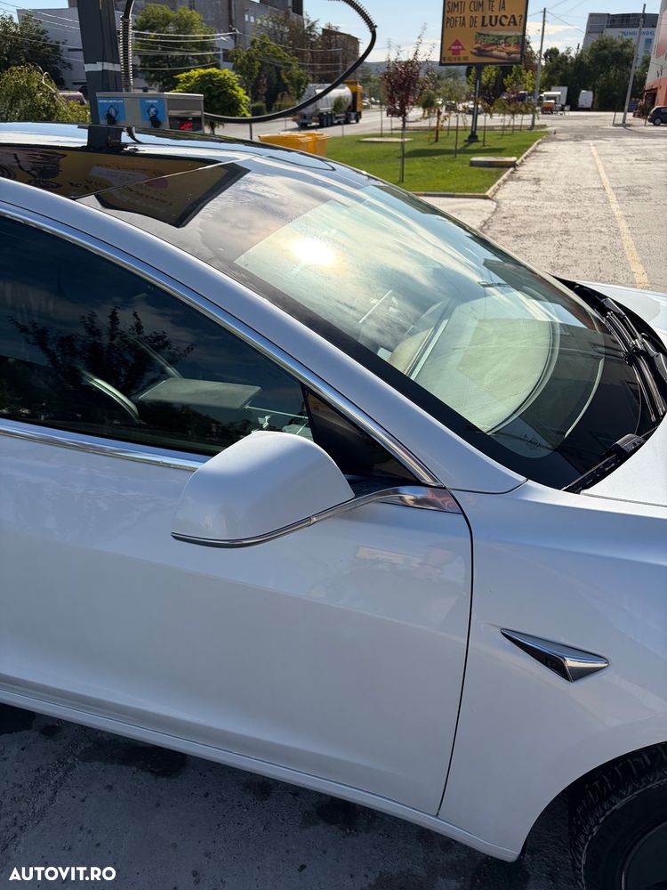 Tesla Model 3 - 5