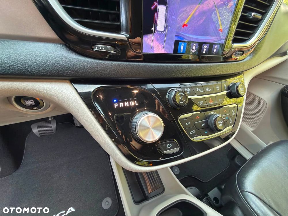 Chrysler Pacifica - 21