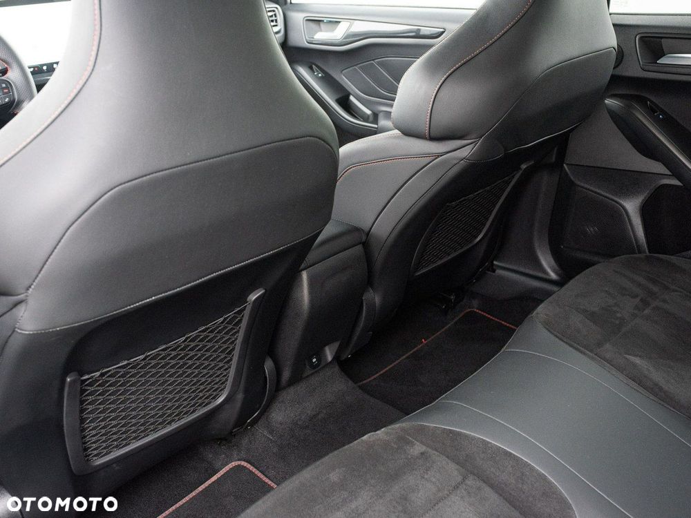 Ford Focus 2.3 EcoBoost ST X - 26