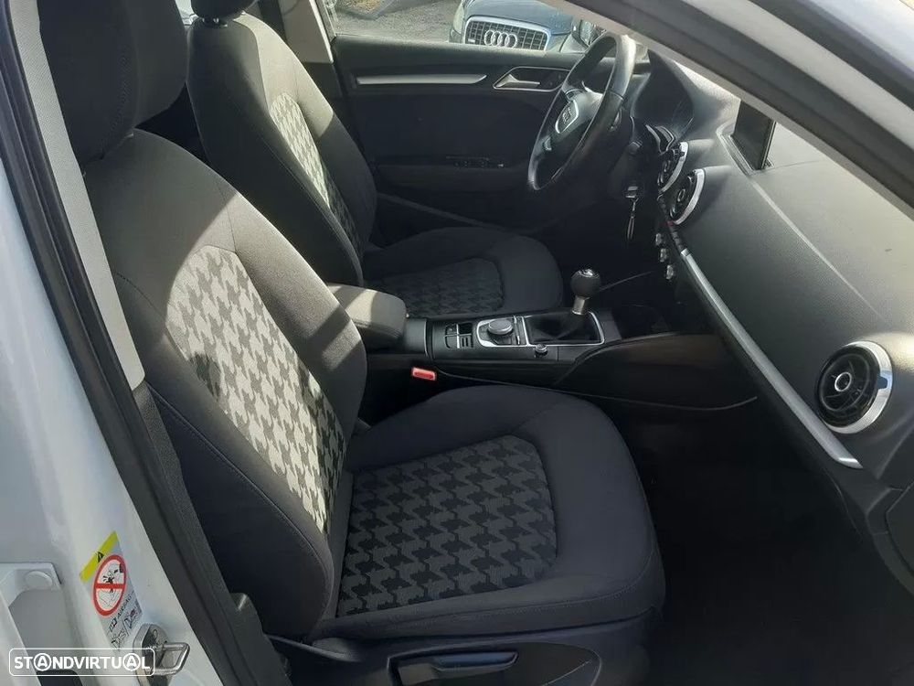 Audi A3 Sportback 1.6 TDI Advance Ultra - 15