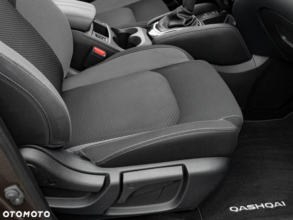 Nissan Qashqai 1.3 DIG-T N-Connecta DCT - 36