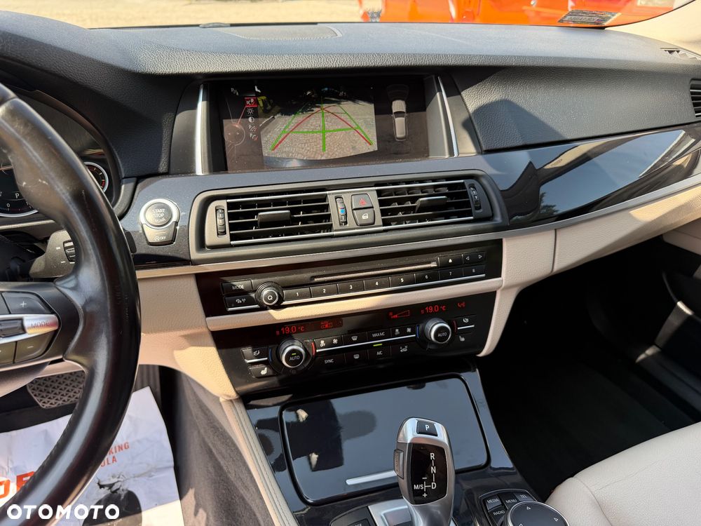 BMW Seria 5 518d Sport Line - 28