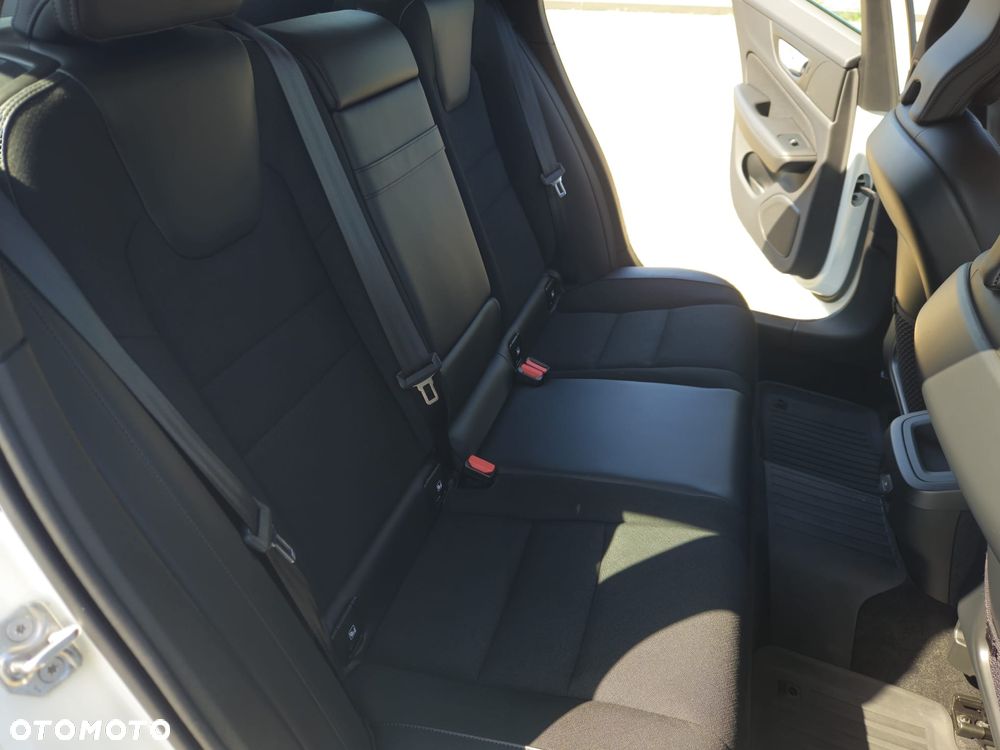 Volvo V60 B4 D Momentum Pro - 21