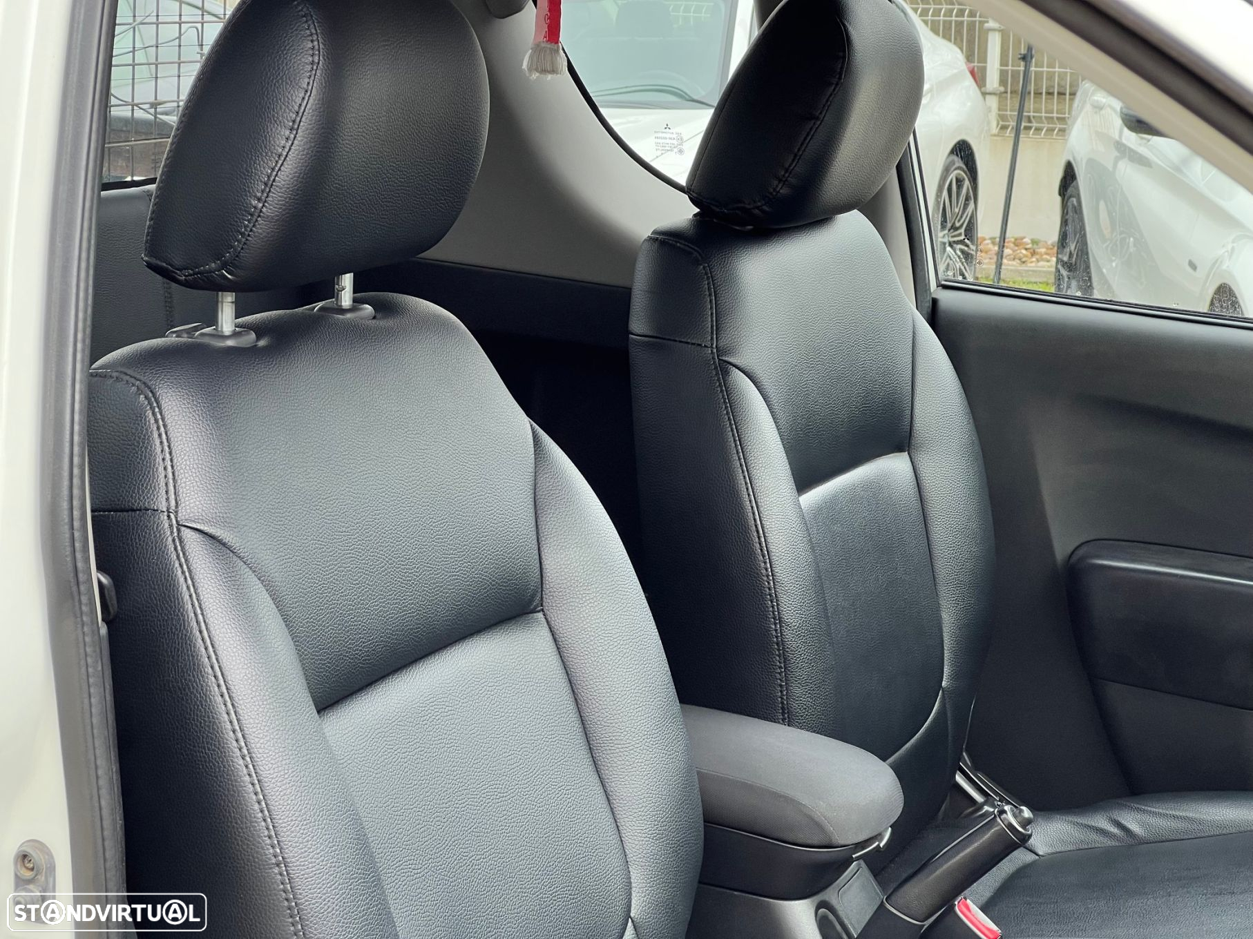 Mitsubishi L200 2.5 DI-D Club Intense 3L 4WD - 13