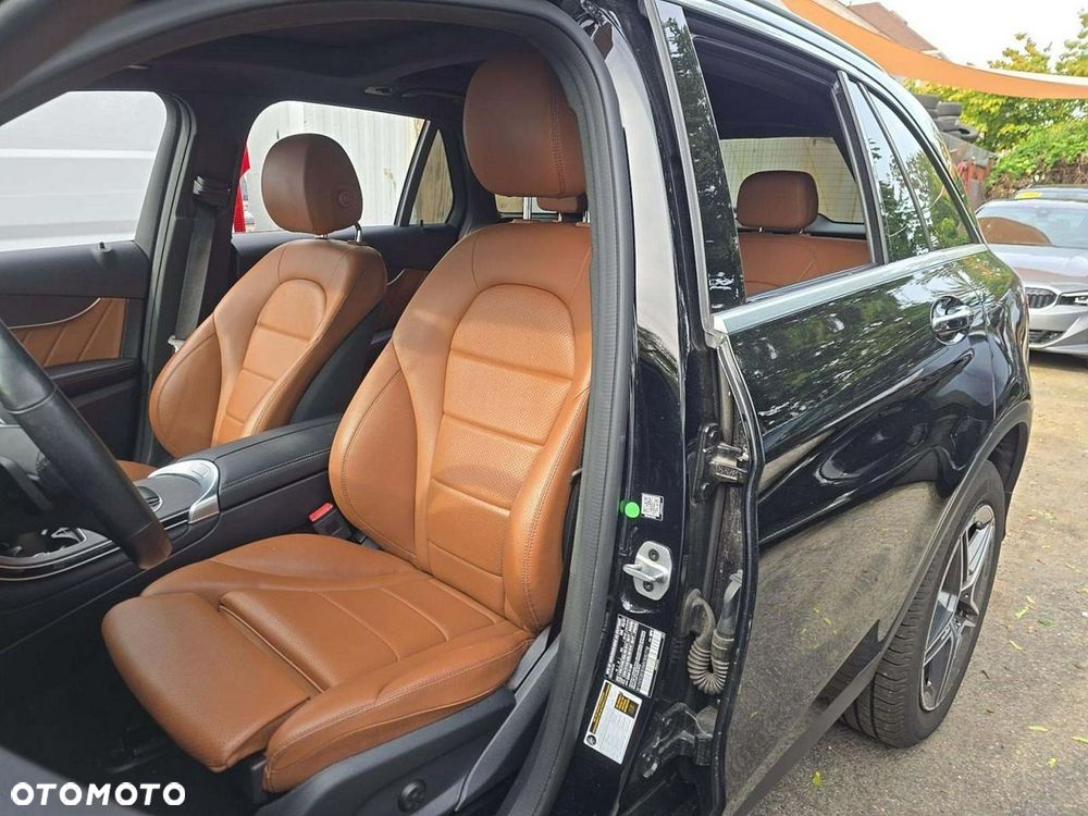 Mercedes-Benz GLC 300 4Matic 9G-TRONIC AMG Line - 6