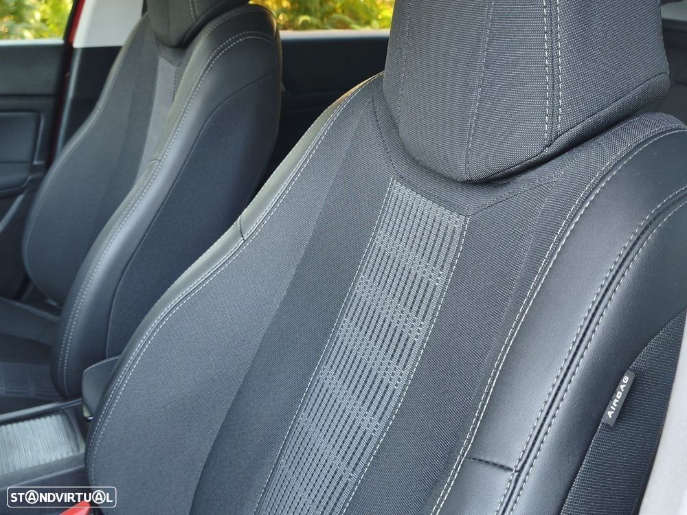 Peugeot 308 1.2 PureTech Allure J17 — fotografia 4